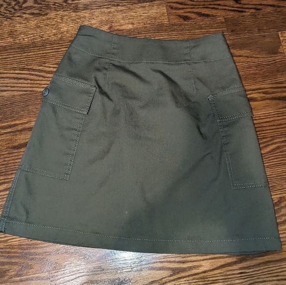 Brandy Melville Olive Cargo Skirt - Picture 6 of 6